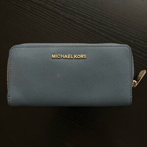 Michael Kors carryall leather wristlet wallet